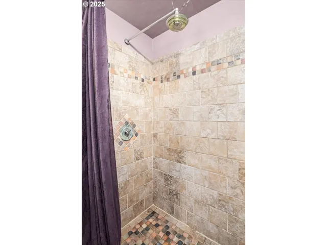 Bathroom-Walk in Shower