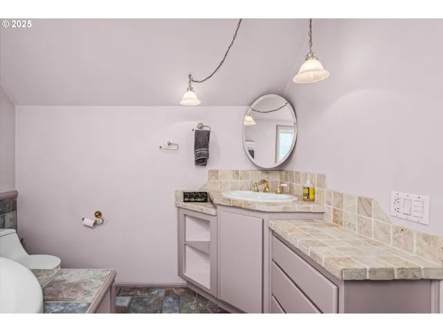 Bathroom-Upper