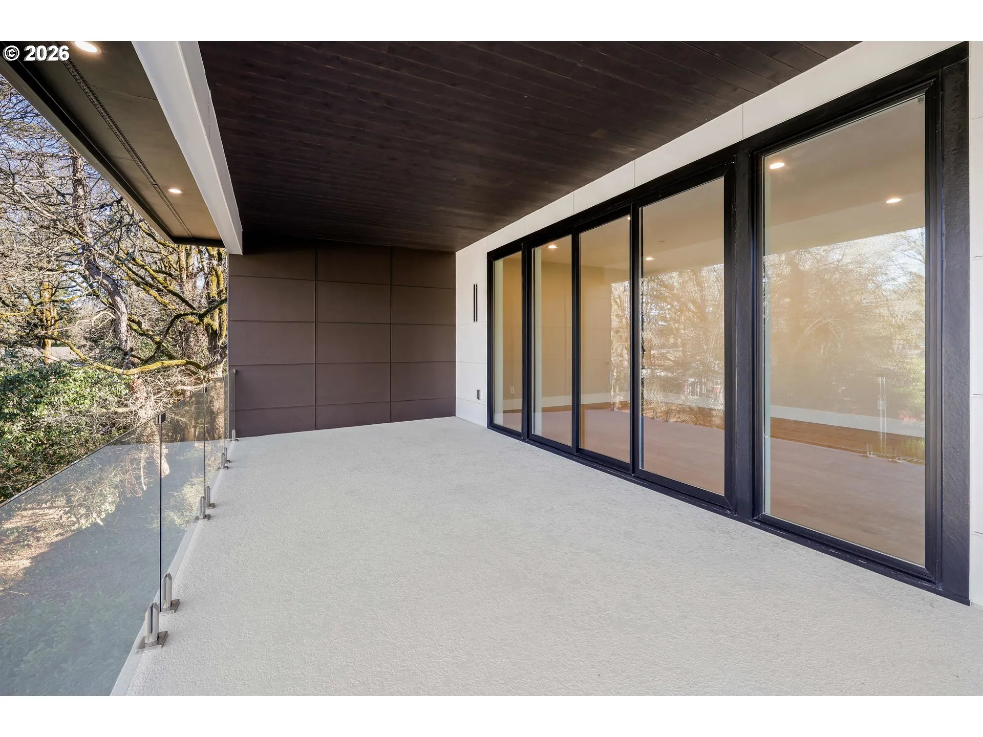 Balcony-Covered