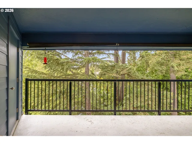 Balcony-Covered