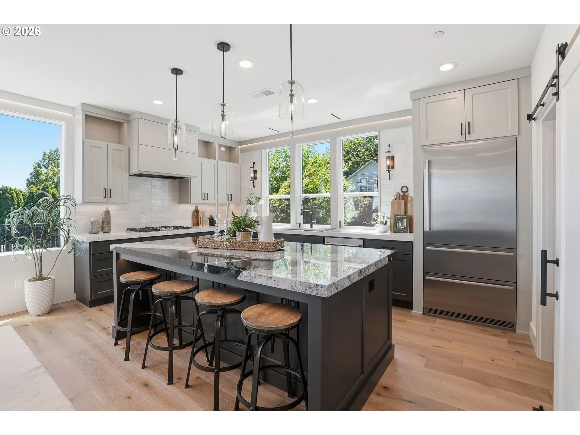 Kitchen-Breakfast Bar