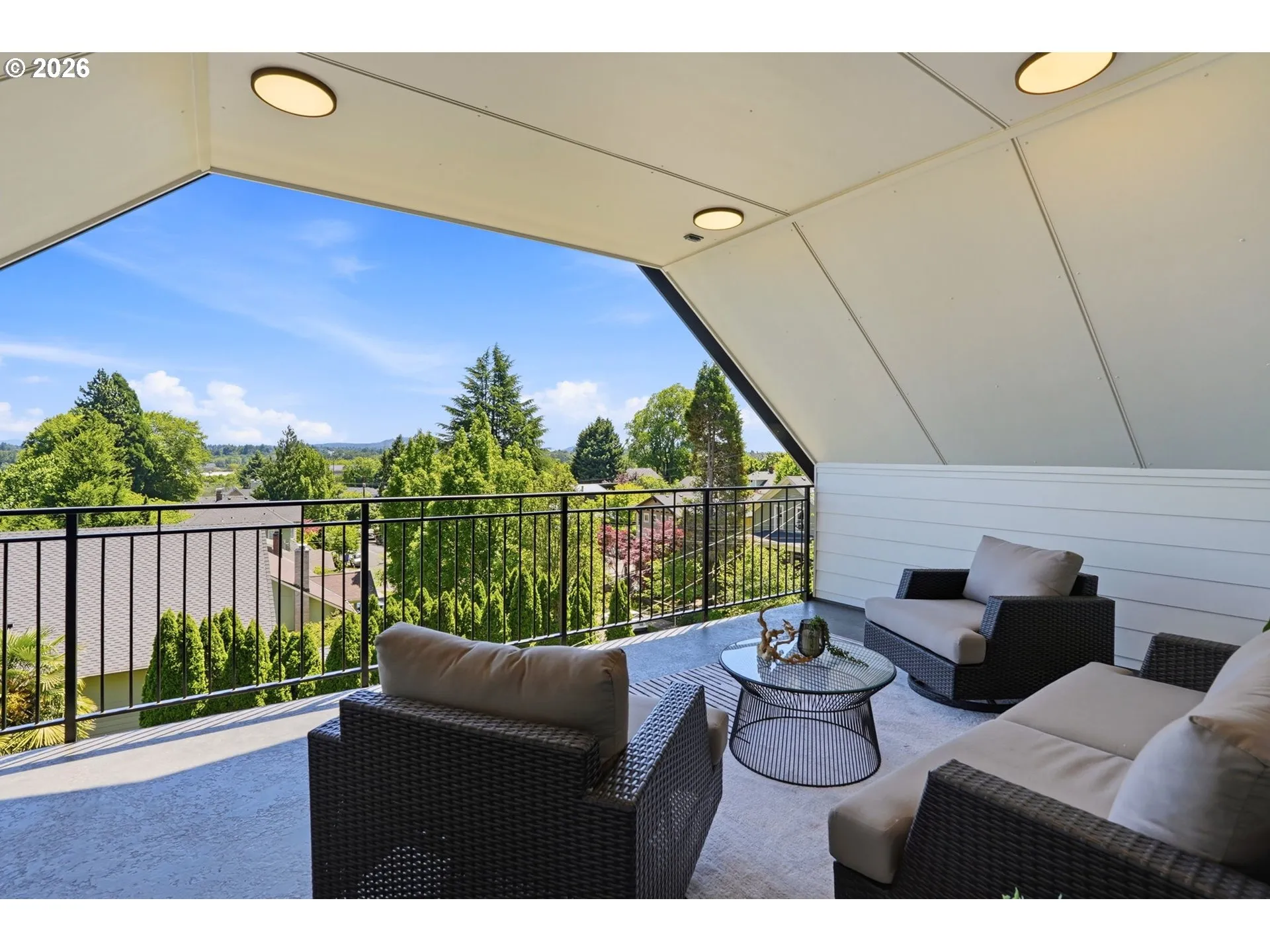Balcony-Covered