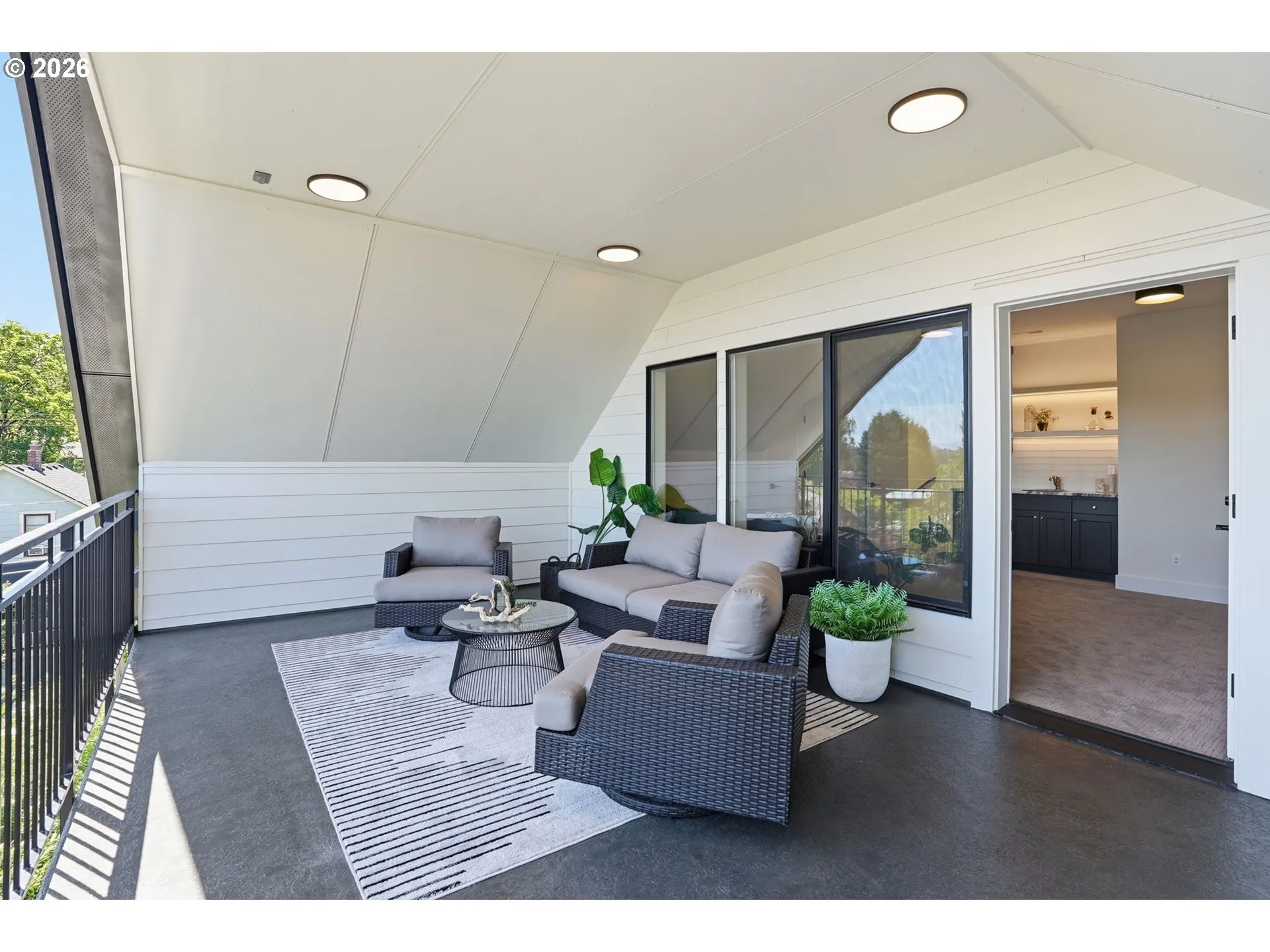 Balcony-Covered