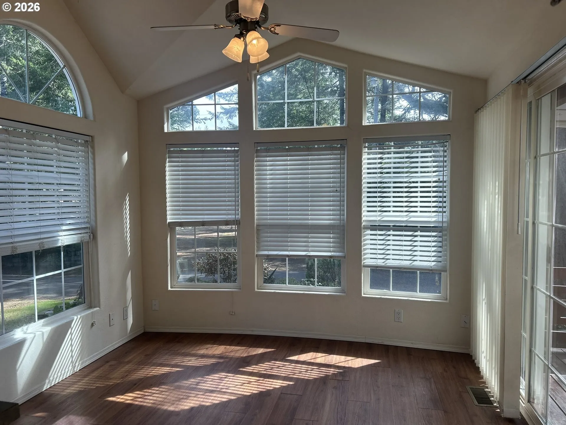 Living Room/Entrance