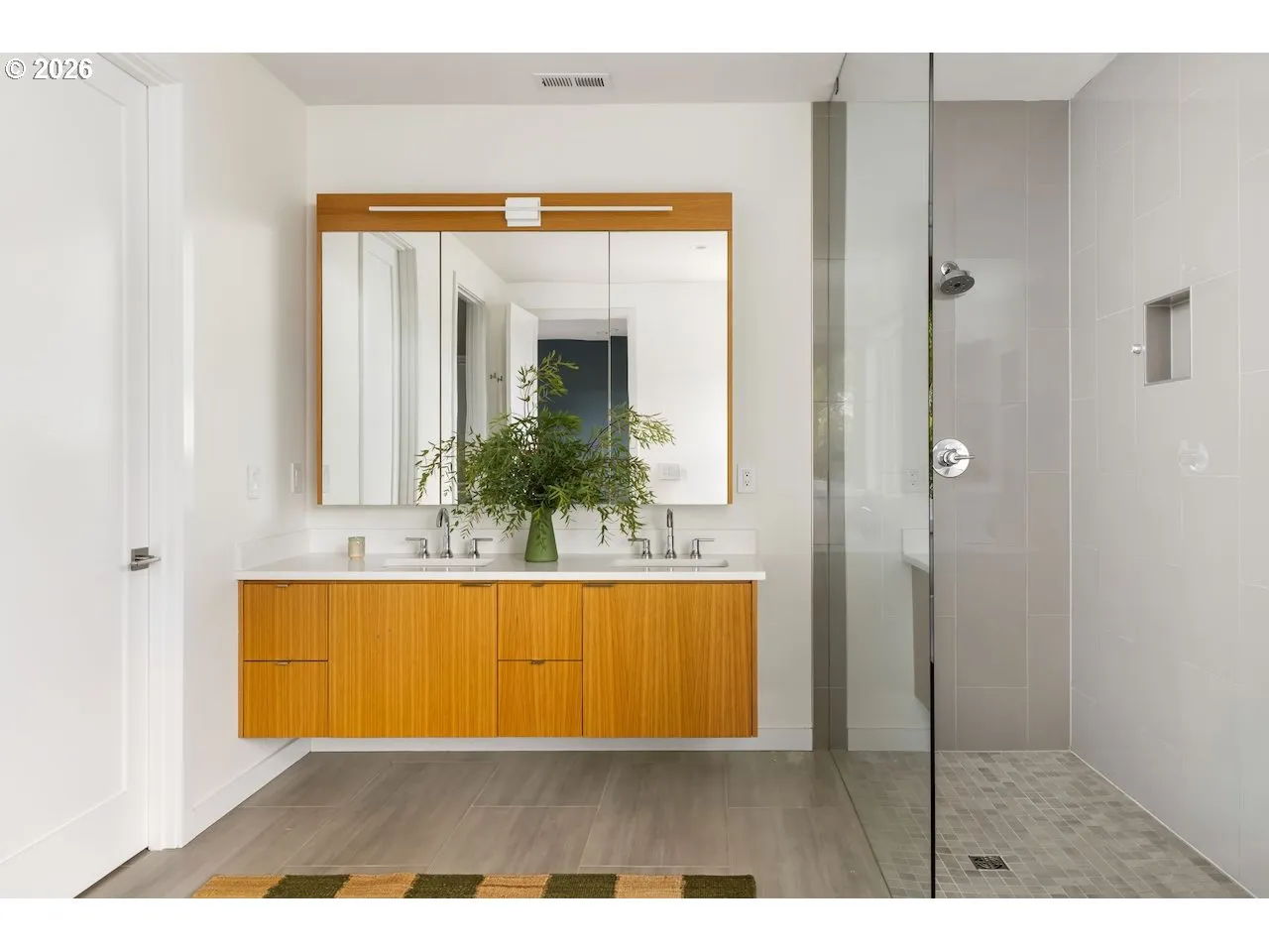 Bathroom, Attached-Double Sinks
