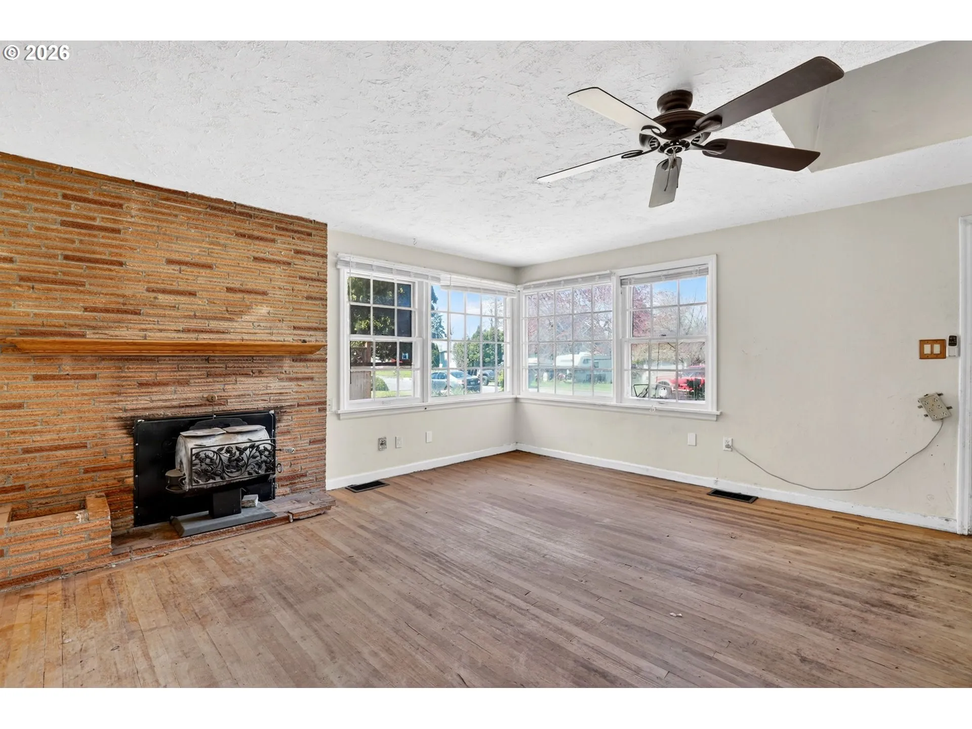 Living Room-Fireplace