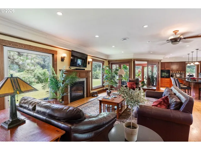Living Room-Fireplace