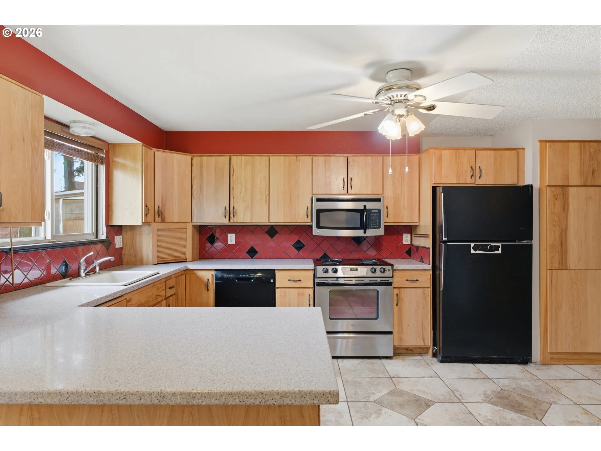 Kitchen-Breakfast Bar