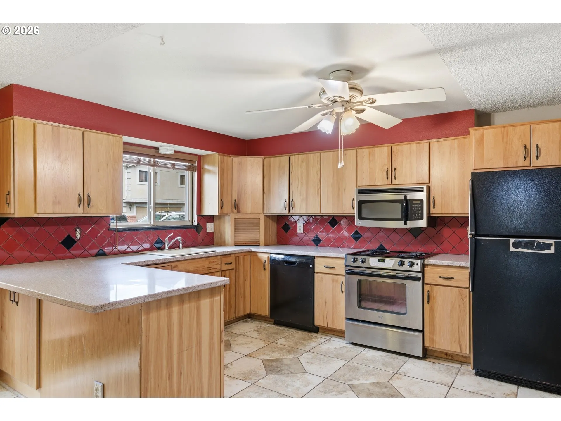 Kitchen-Breakfast Bar