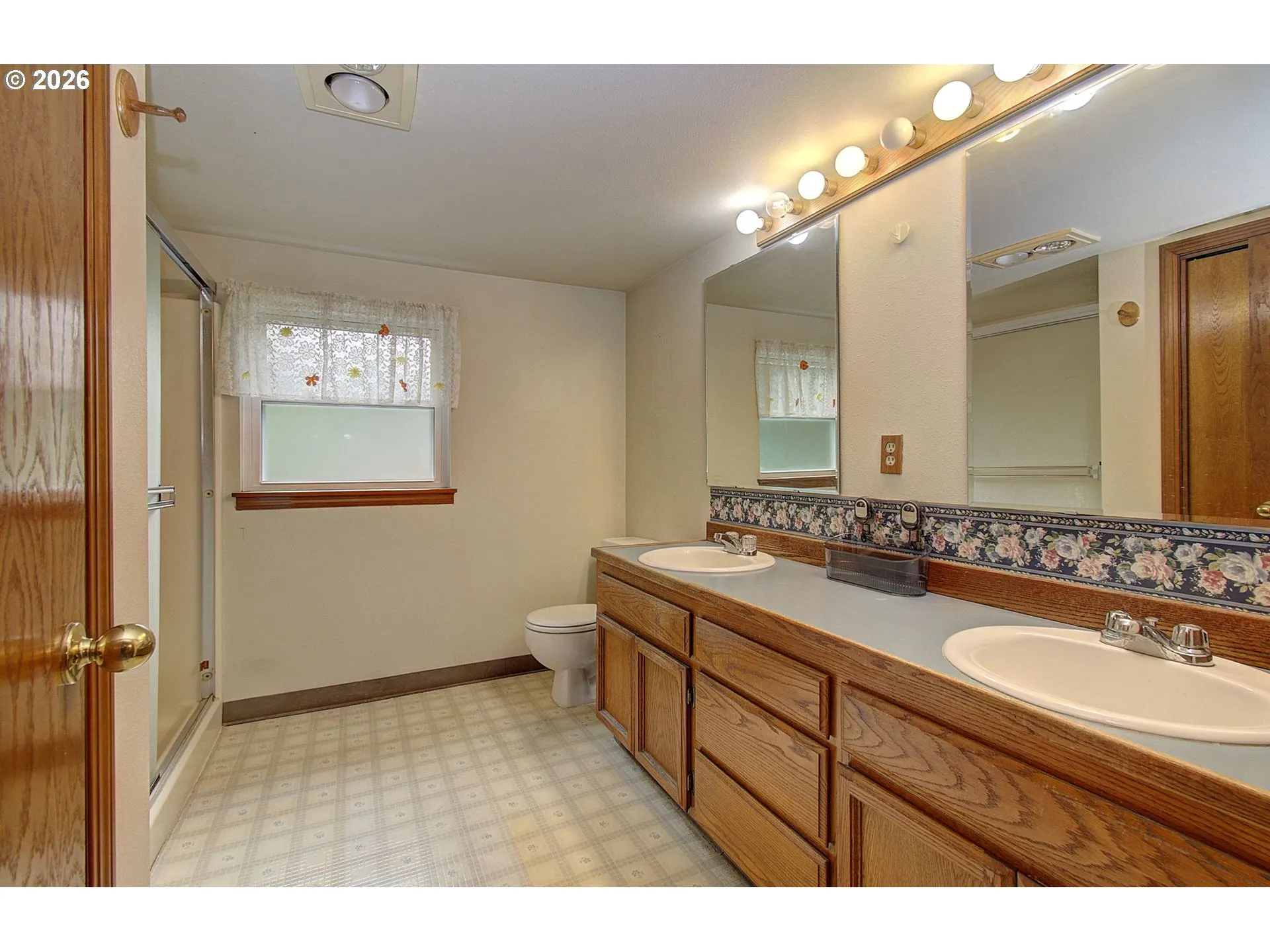 Bathroom-Upper