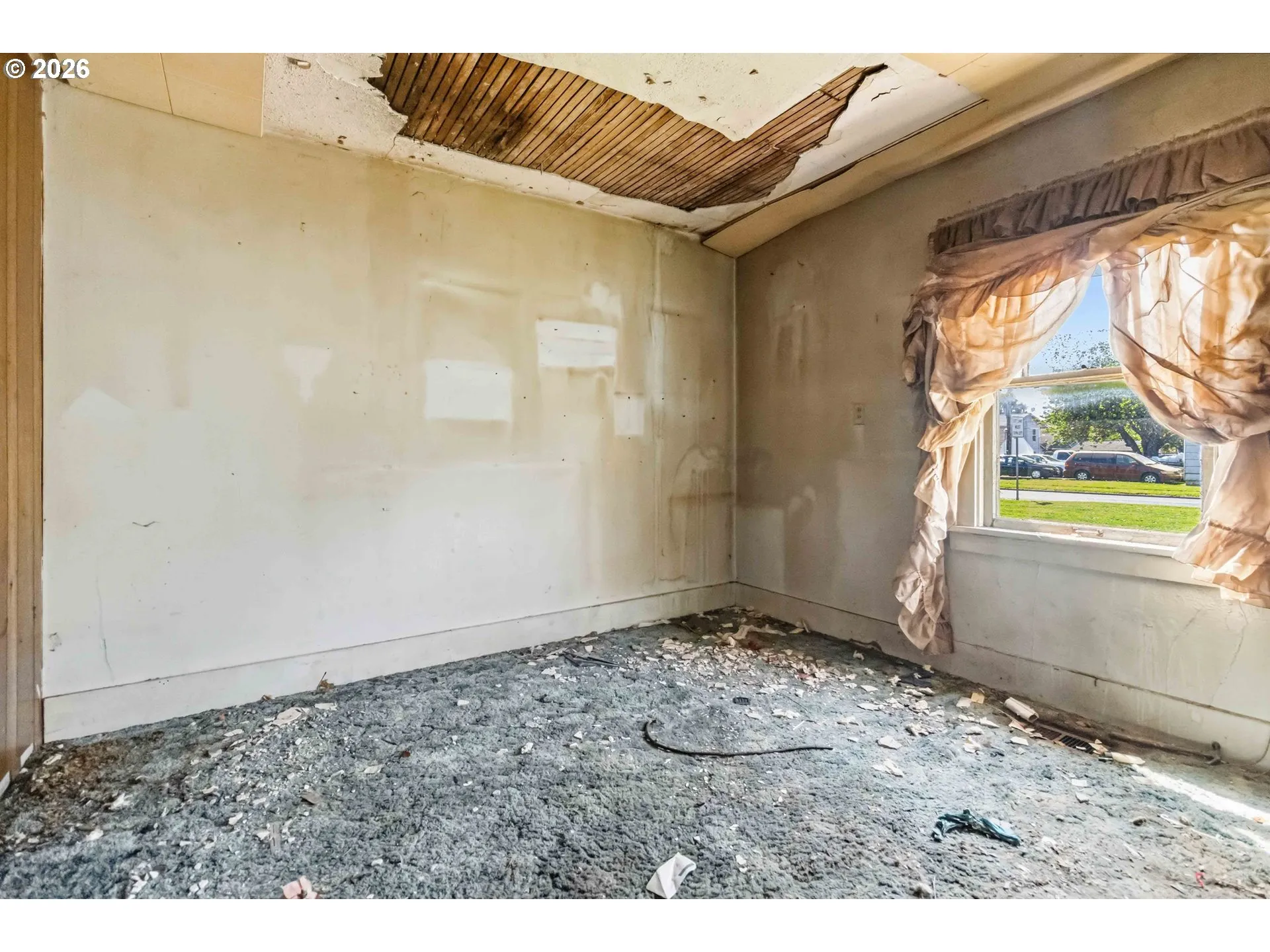 Primary Bedroom-Main