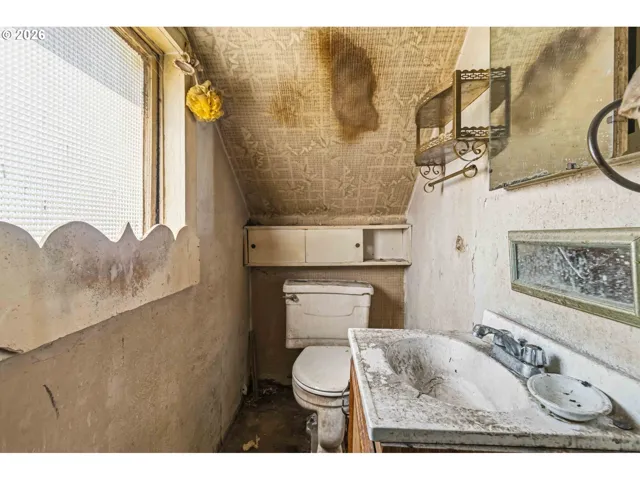 Bathroom, Attached
