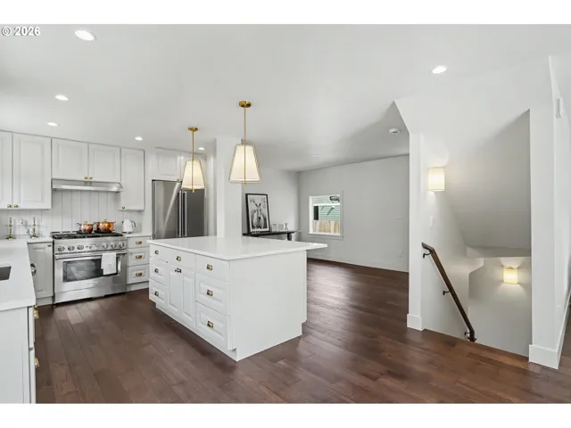 Kitchen/Dining Room-Island