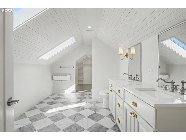 Owner's Suite Bathroom-Full Bathroom