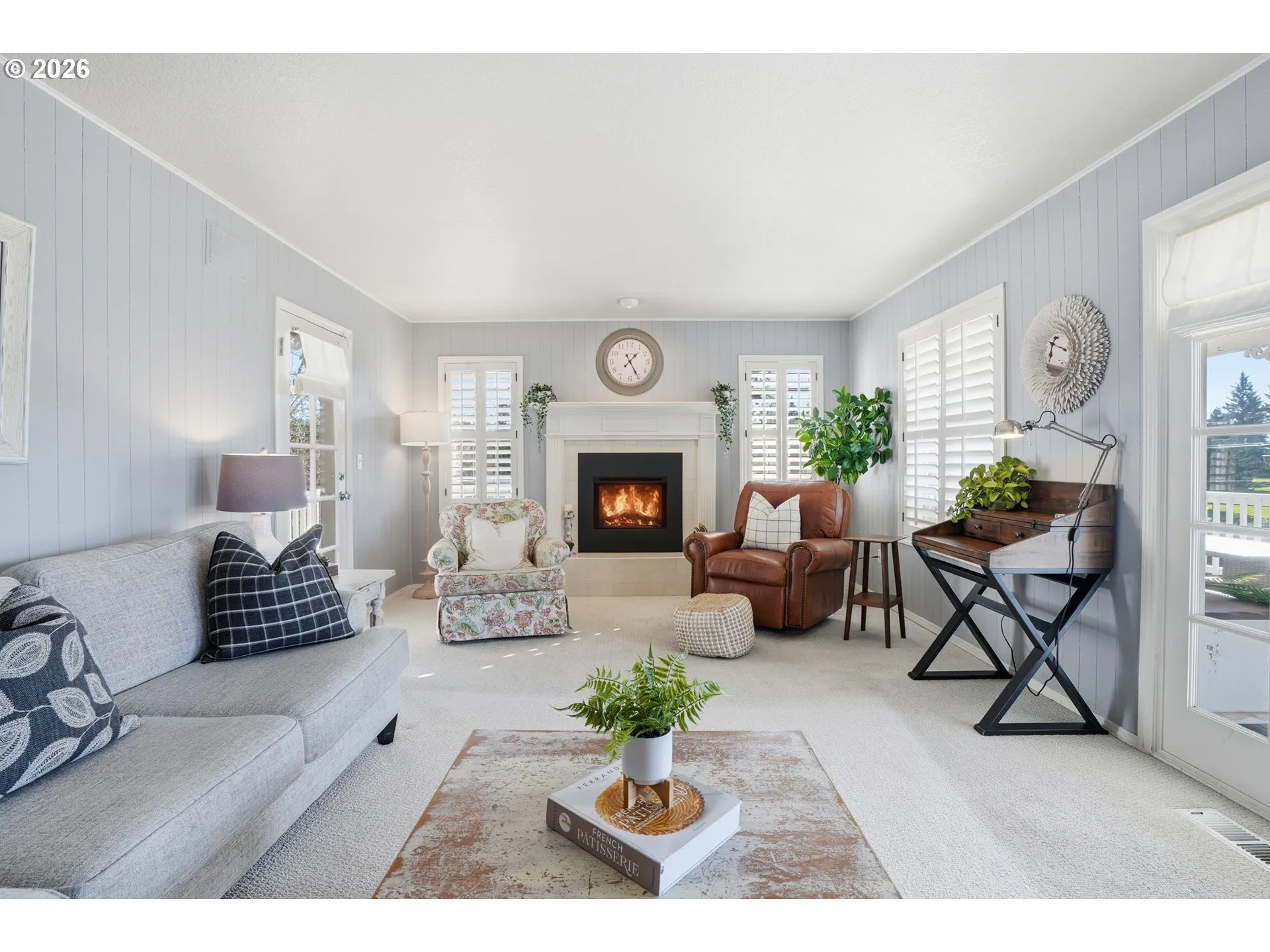 Living Room-Fireplace