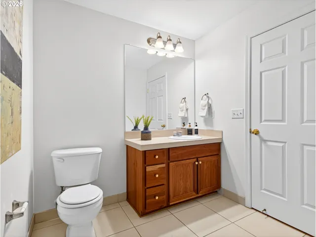 Bedroom-Full Bathroom