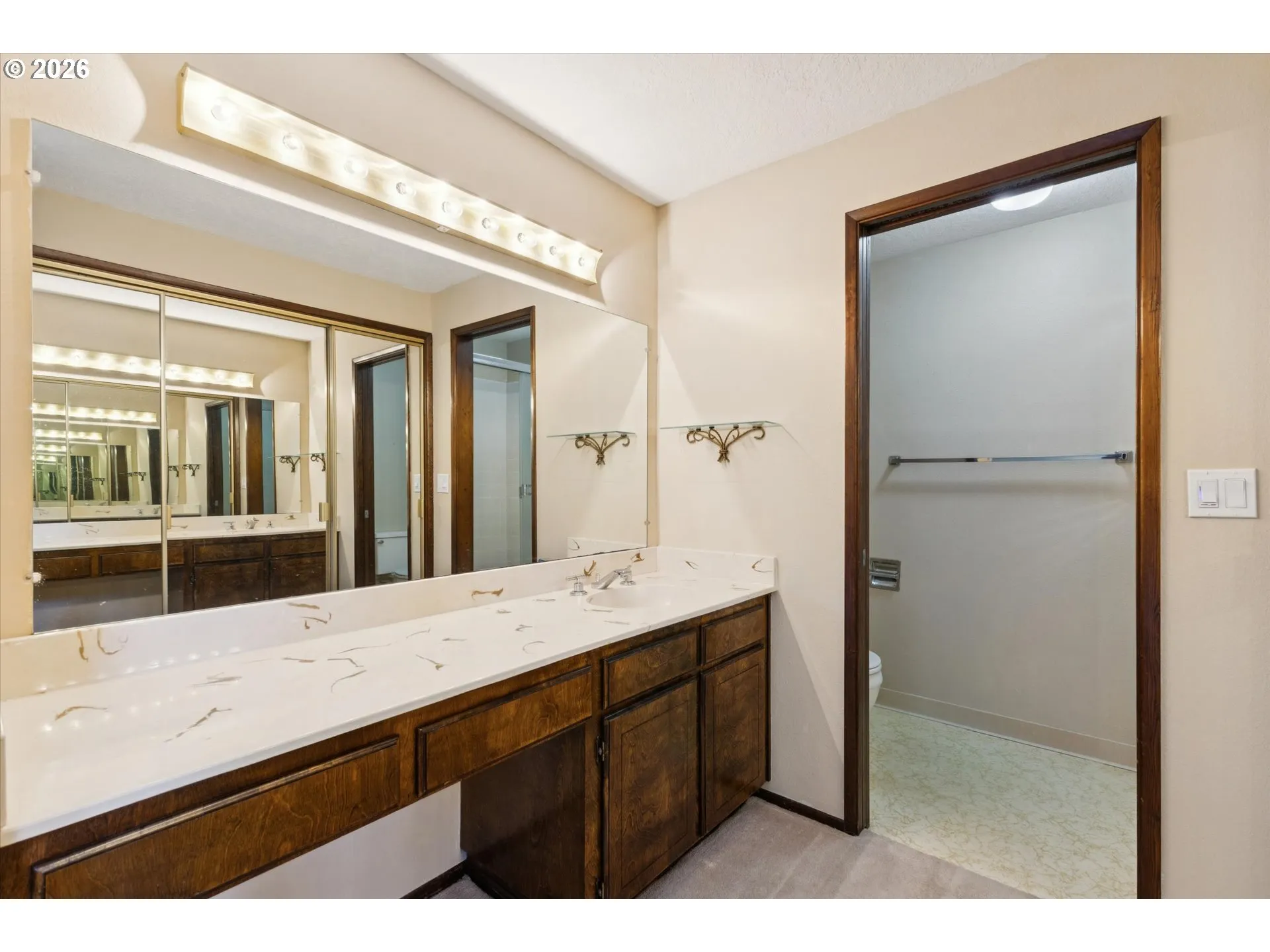 Bathroom, Attached-Double Sinks