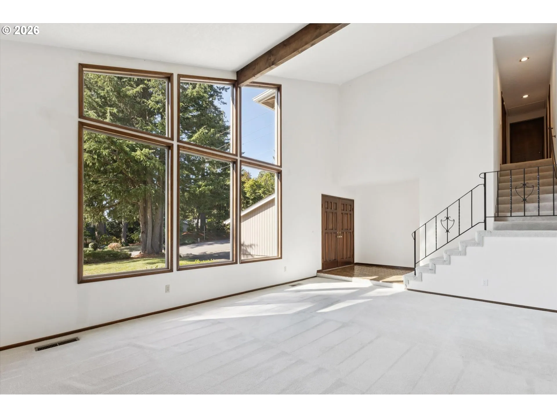 Living Room-Vaulted Ceilings