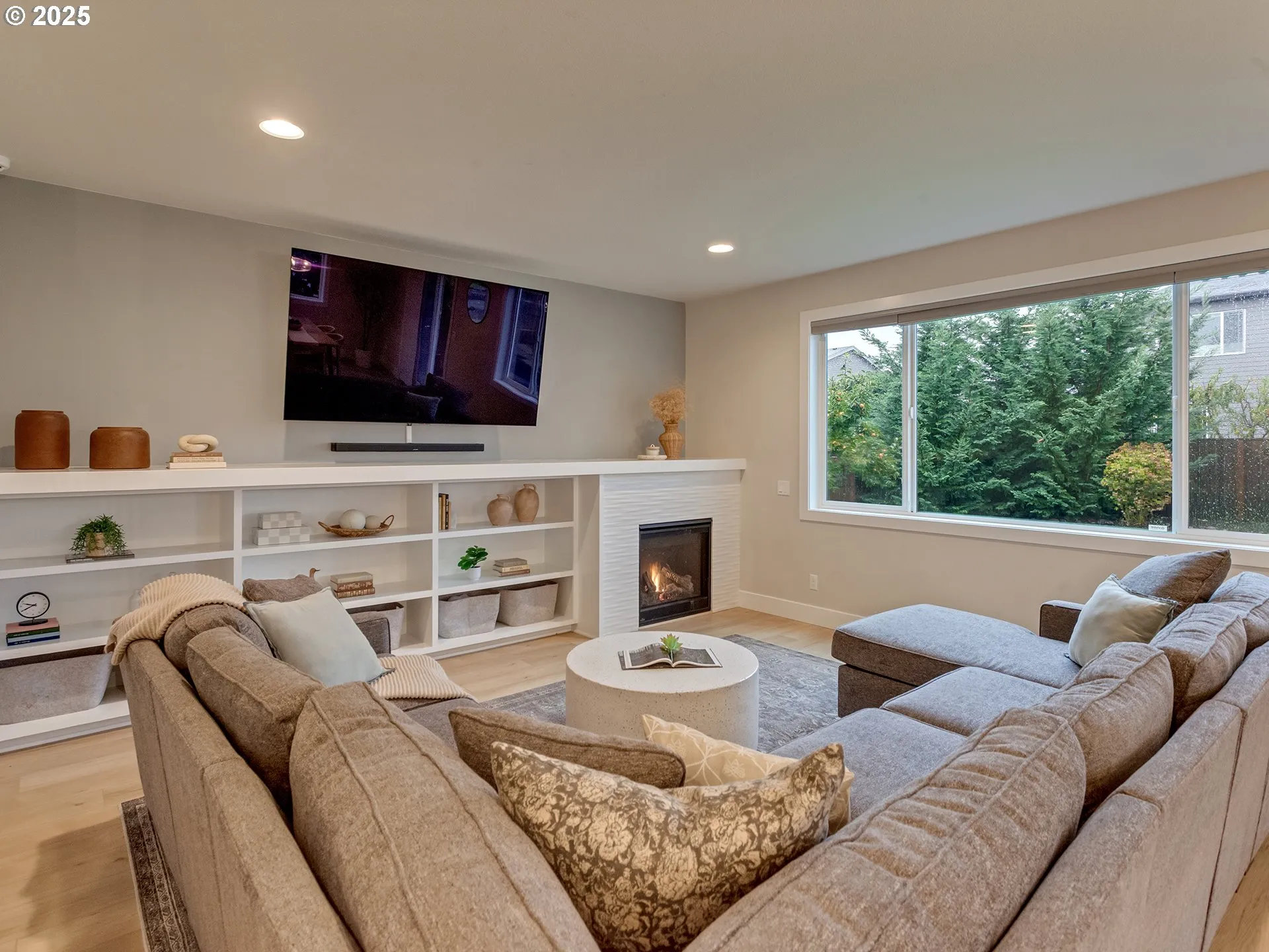 Living Room-Fireplace
