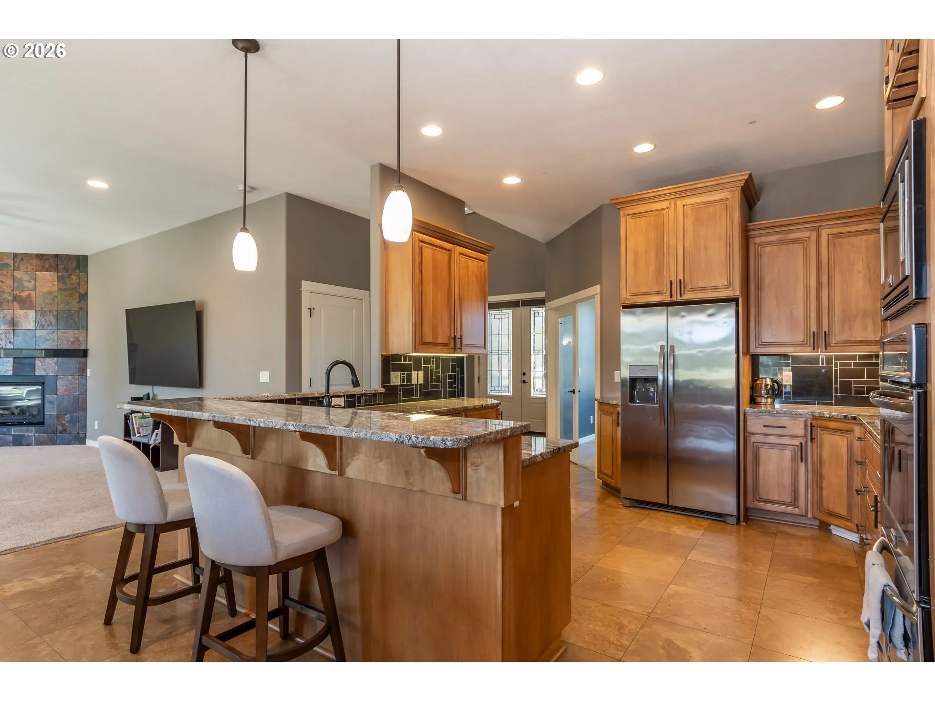 Kitchen-Breakfast Bar