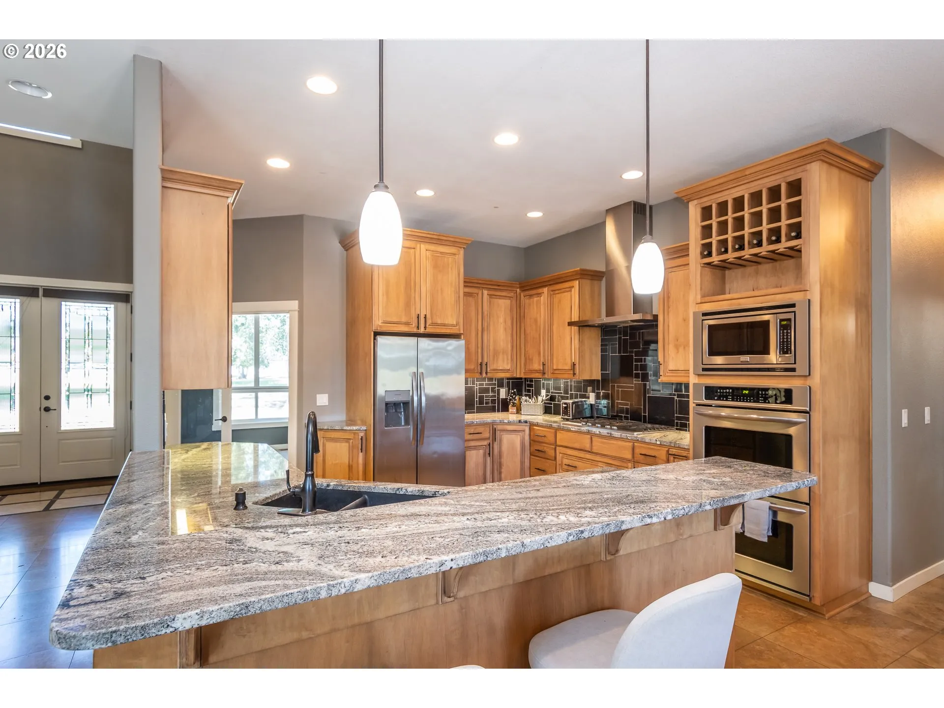 Kitchen-Breakfast Bar