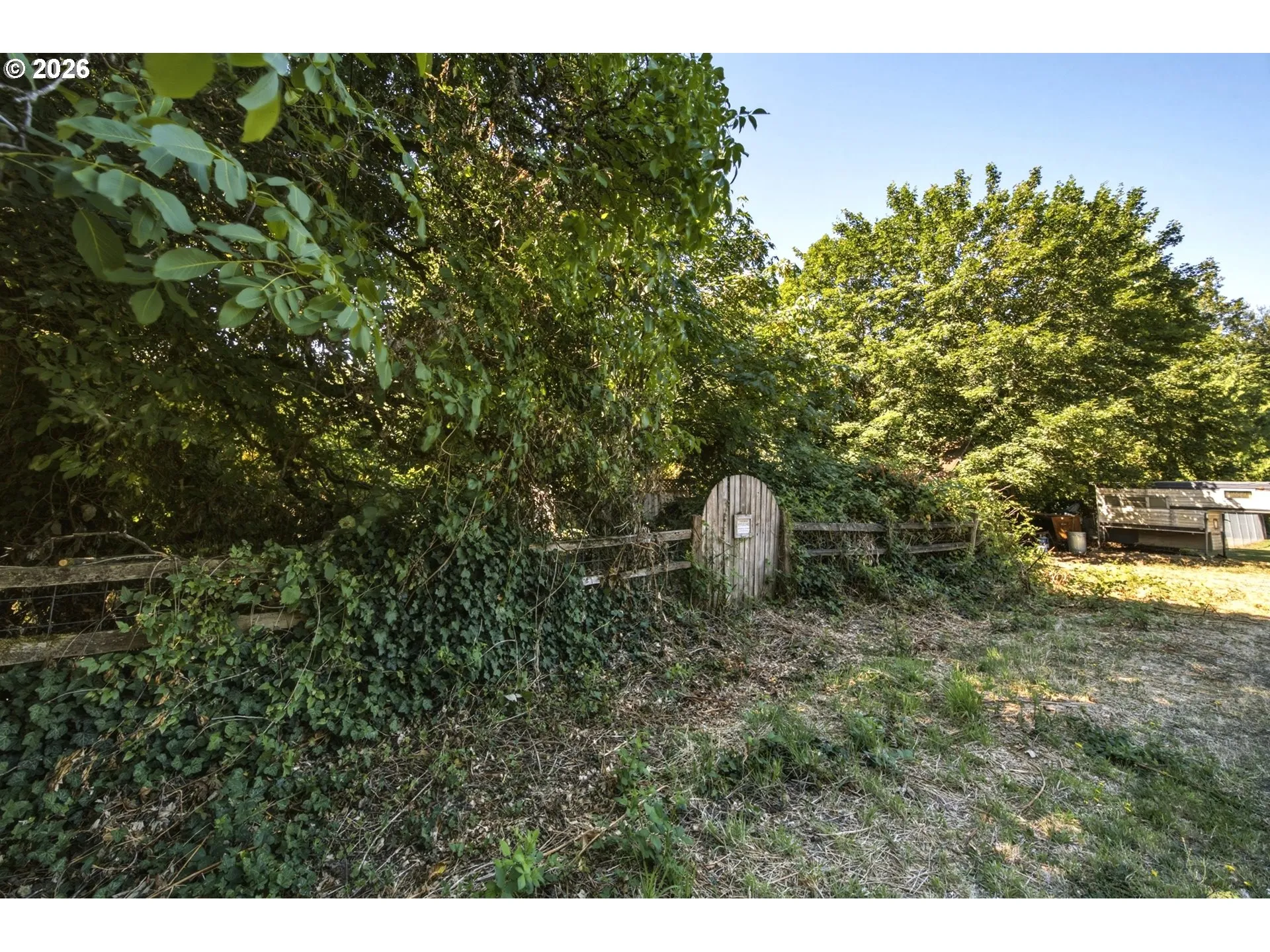 Front Yard-Fenced
