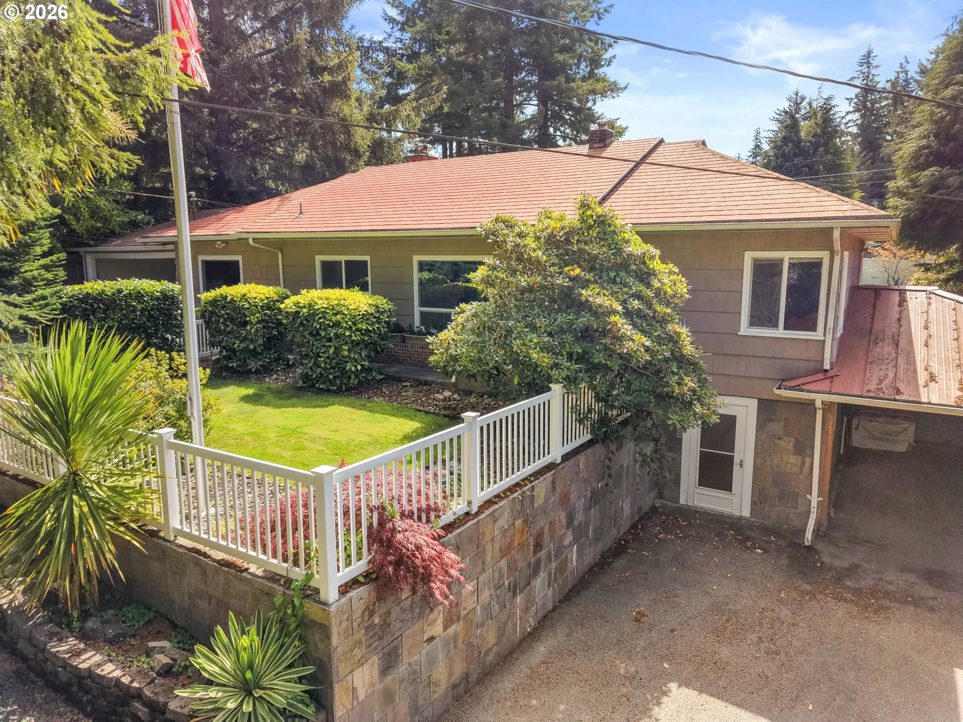Front Yard-Fenced