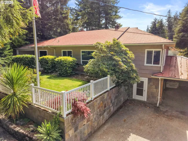 Front Yard-Fenced