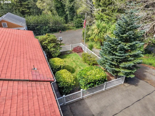 Front Yard-Fenced