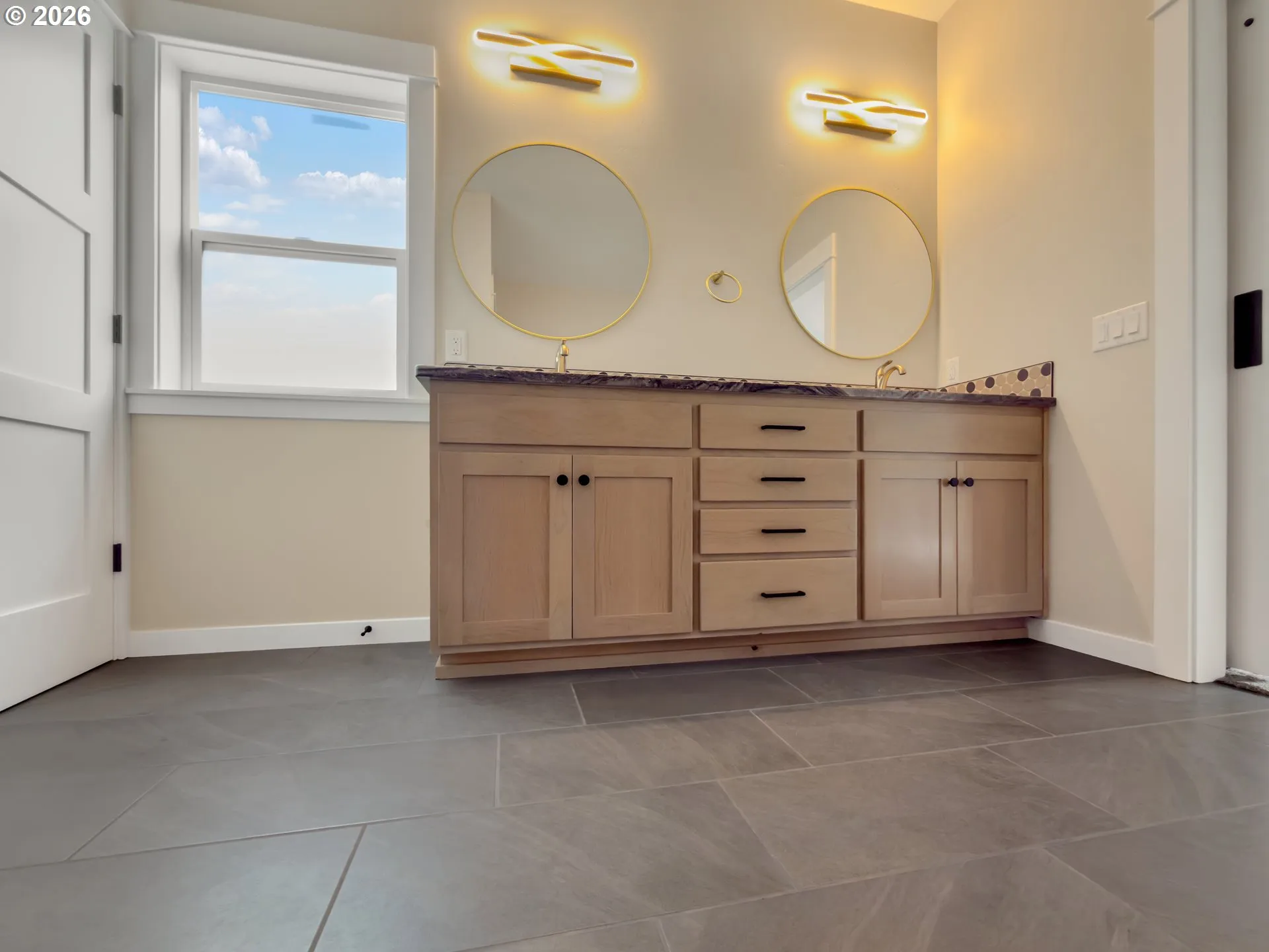 Bedroom, Owner's Suite-Walk-In Closet
