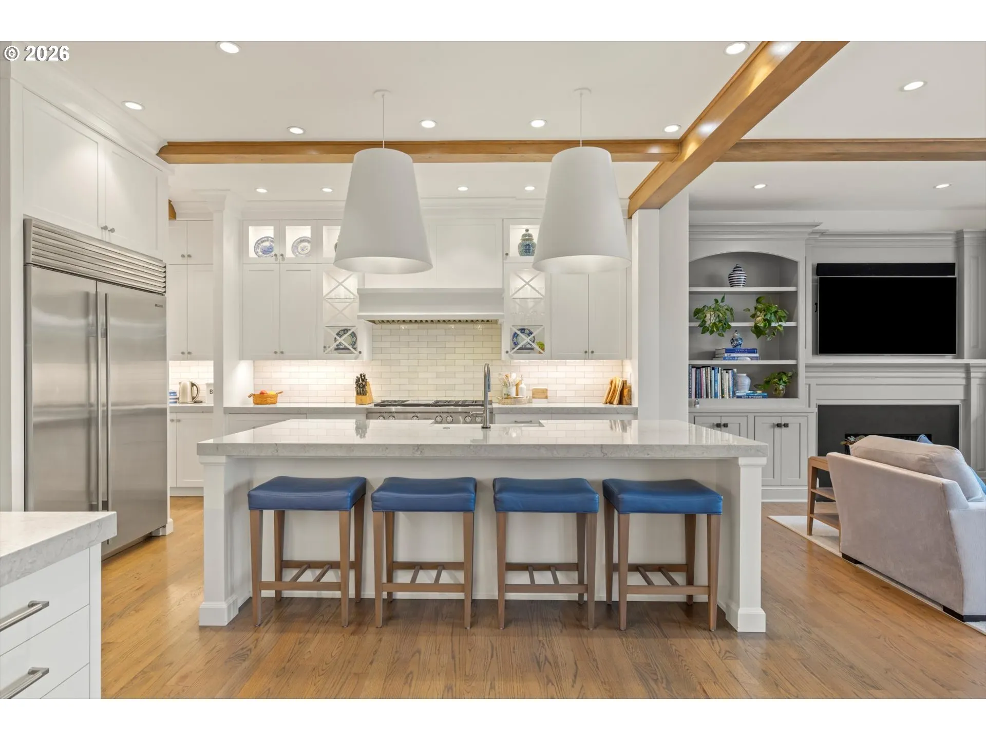 Kitchen-Breakfast Bar