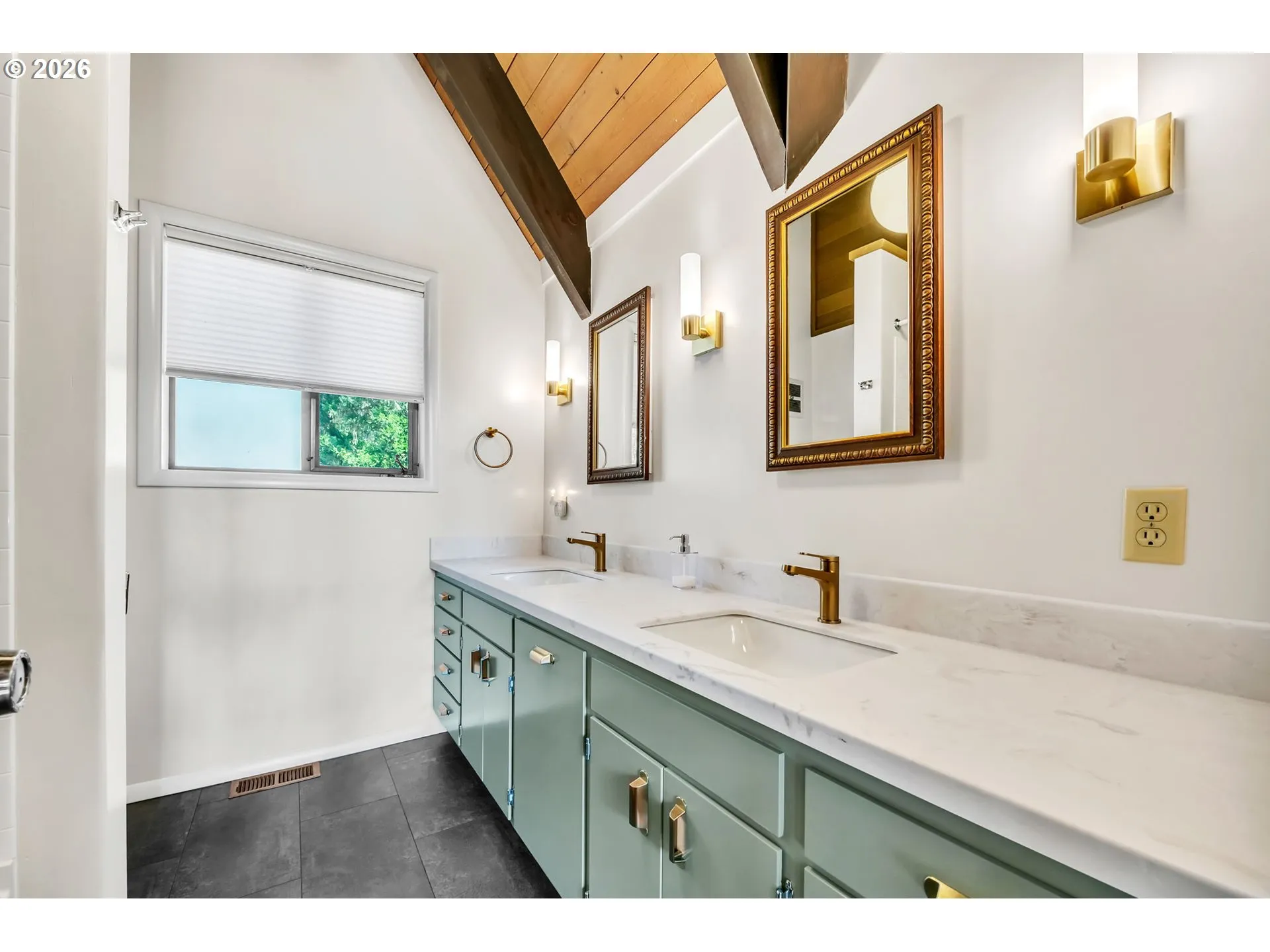 Bathroom-Upper