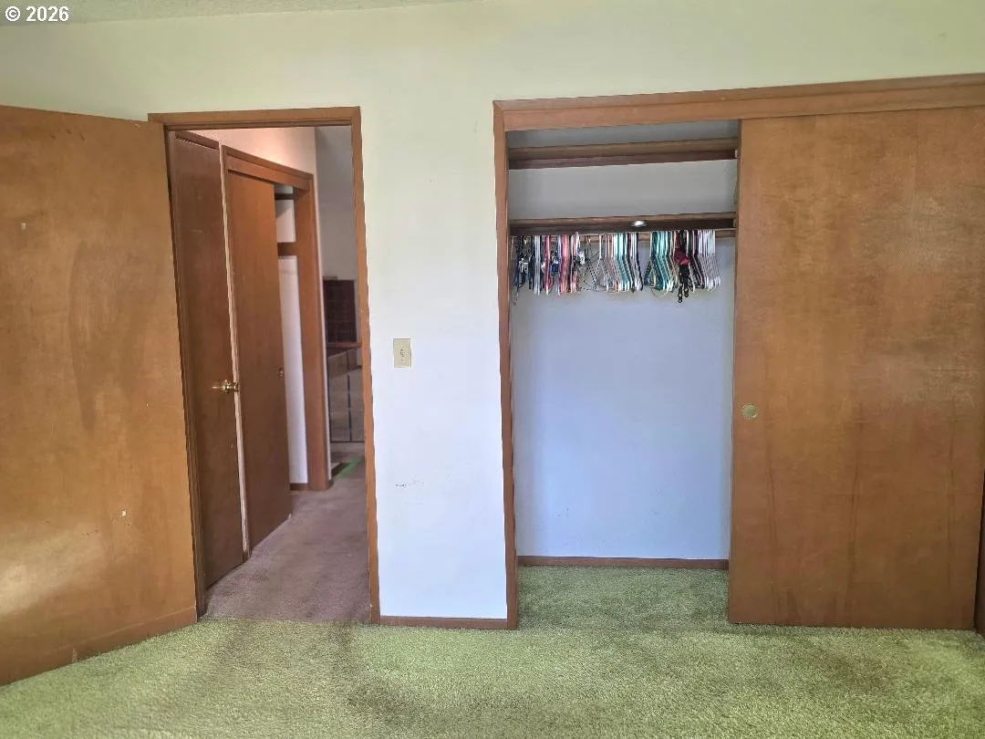 Primary Bedroom-Upper