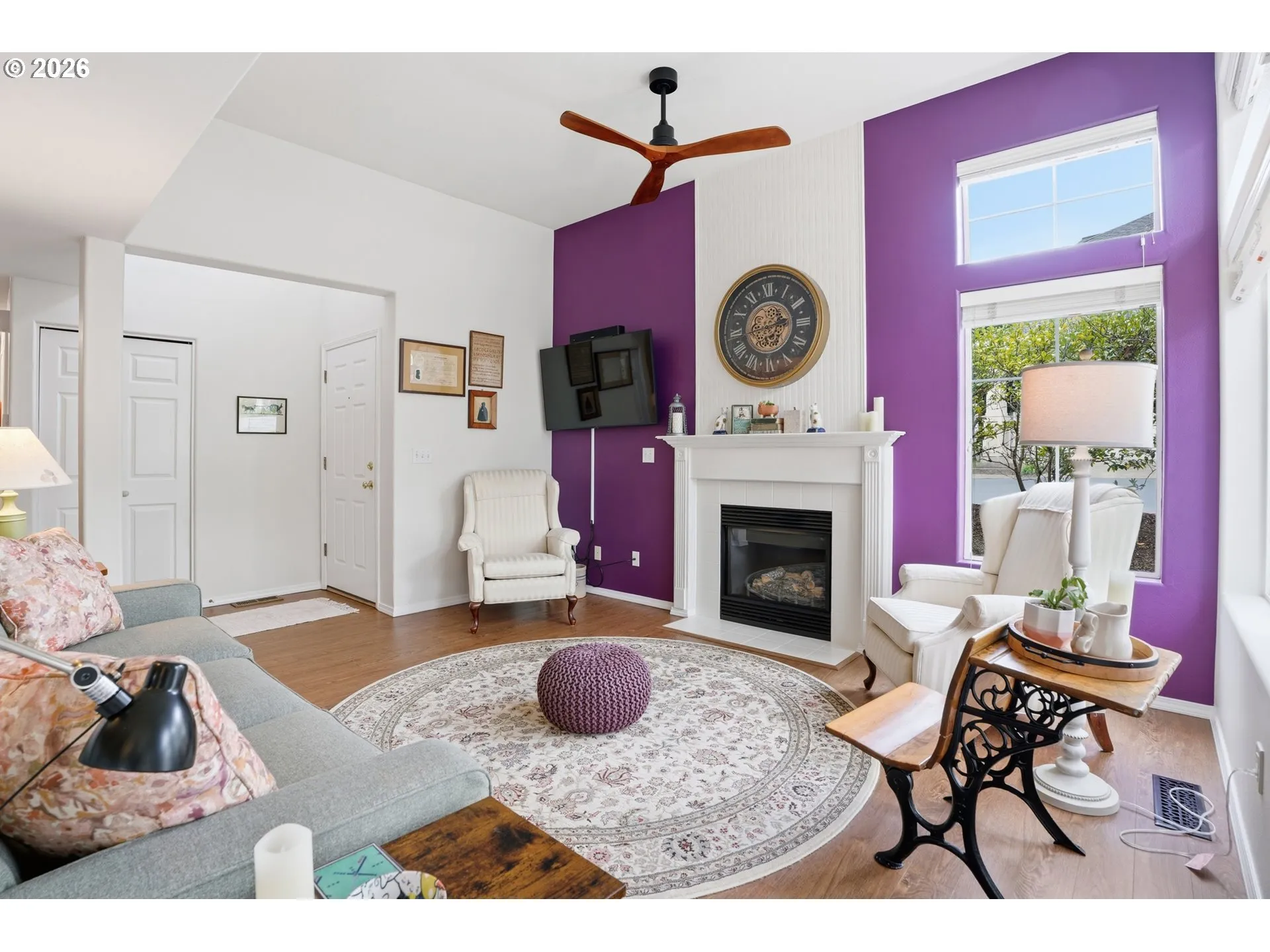 Living Room/Entrance