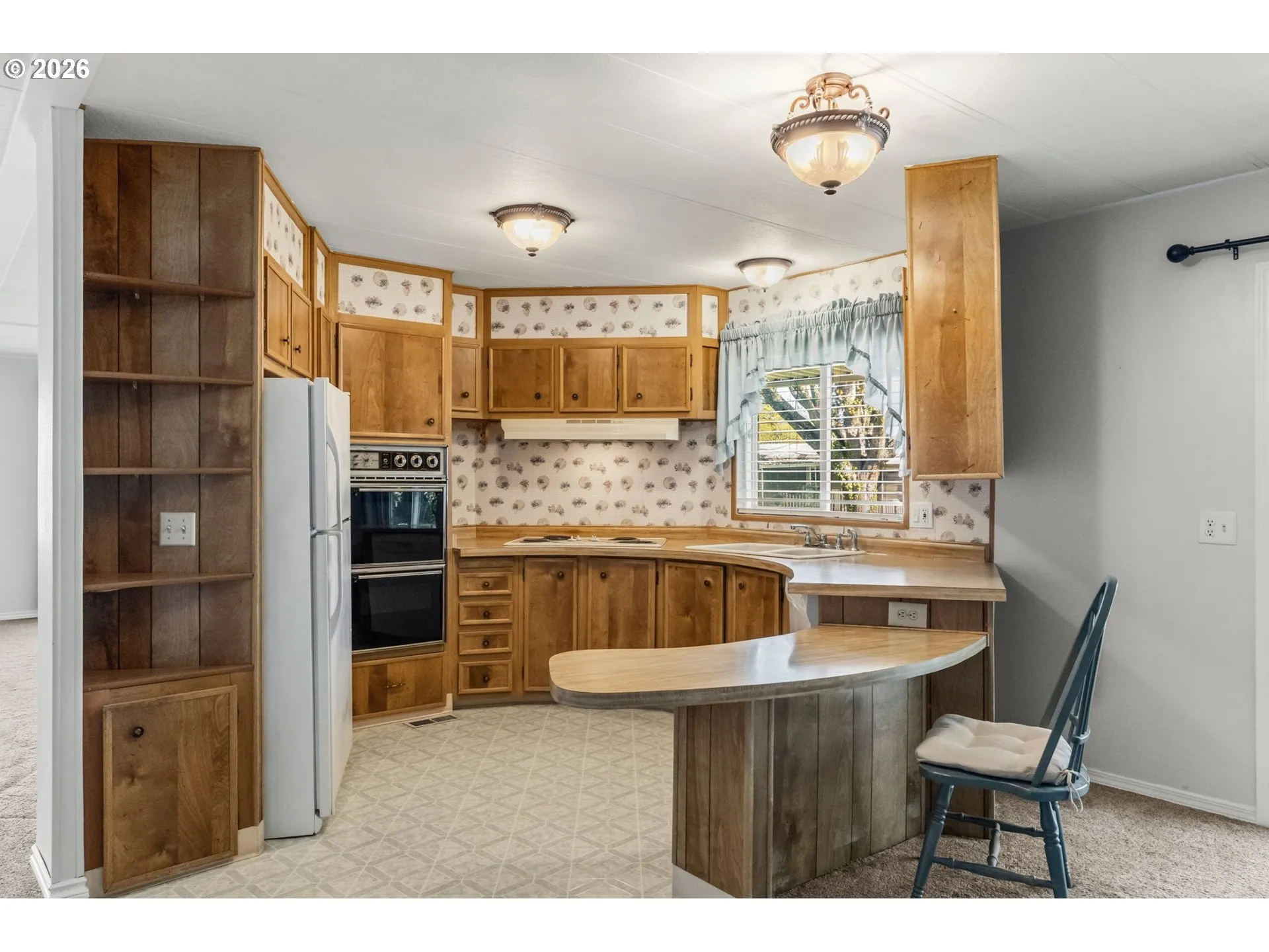 Kitchen-Breakfast Bar