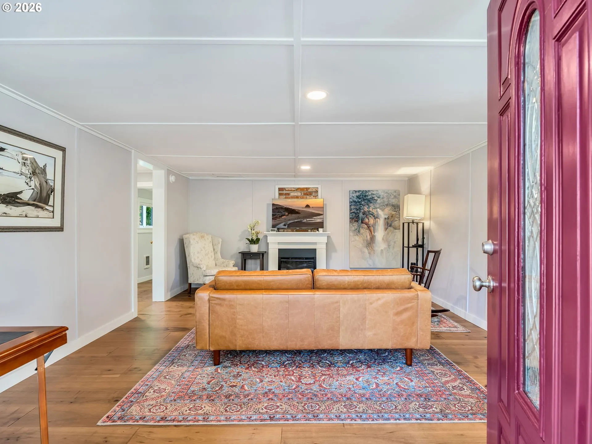 Living Room/Entrance