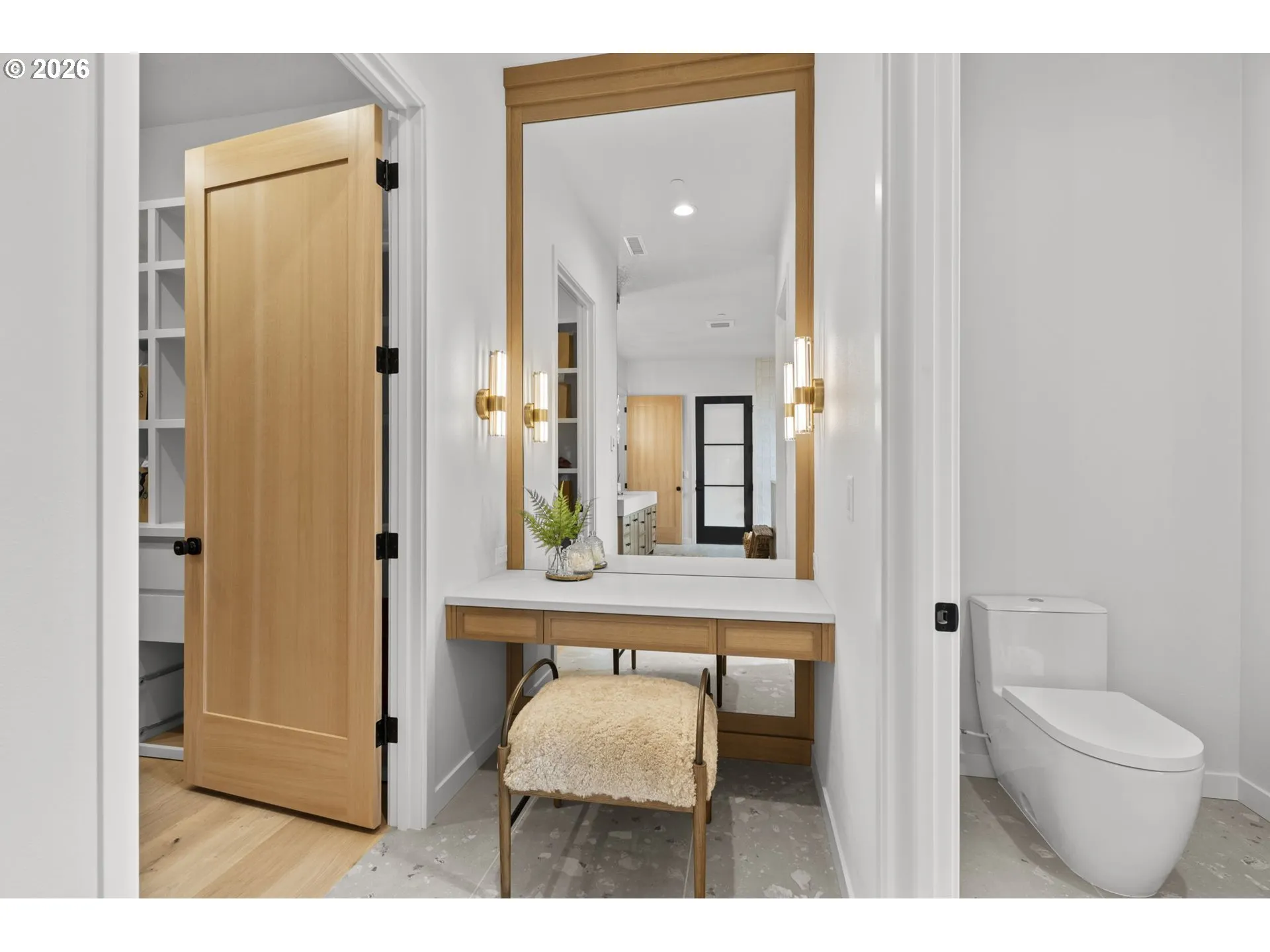 Bathroom, Attached-Walk-In Closet