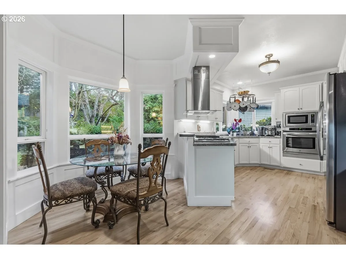 Kitchen/Nook-Eating Area