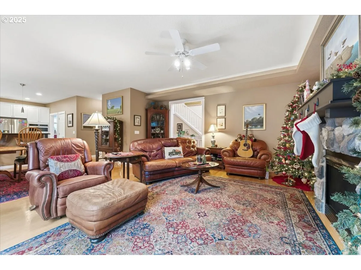 Living Room-Fireplace