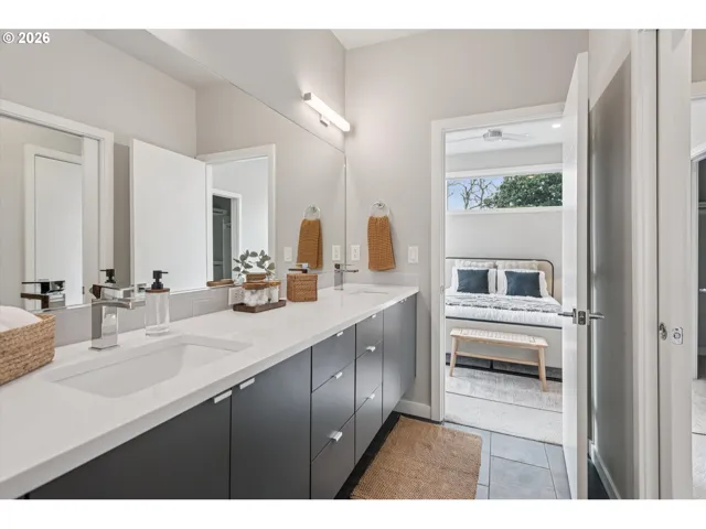 Bathroom, Attached-Upper