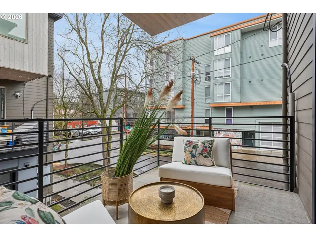 Balcony-NE Facing