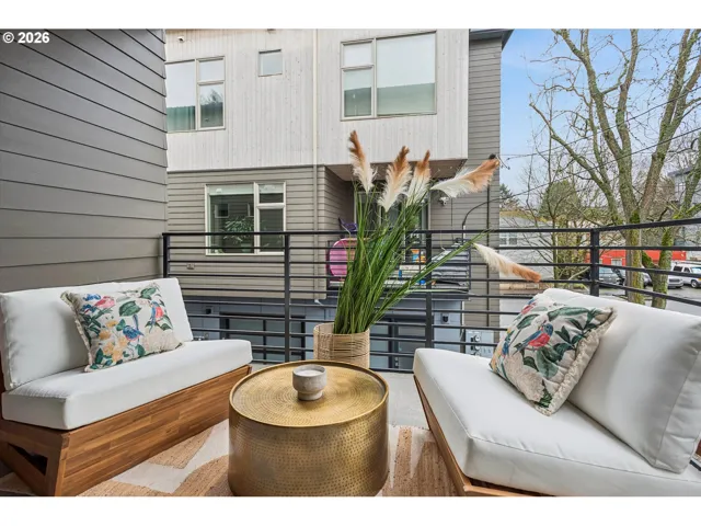 Balcony-Covered