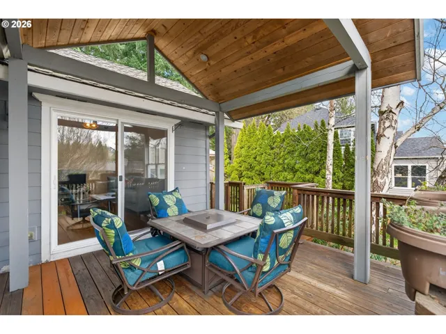 Balcony-Covered