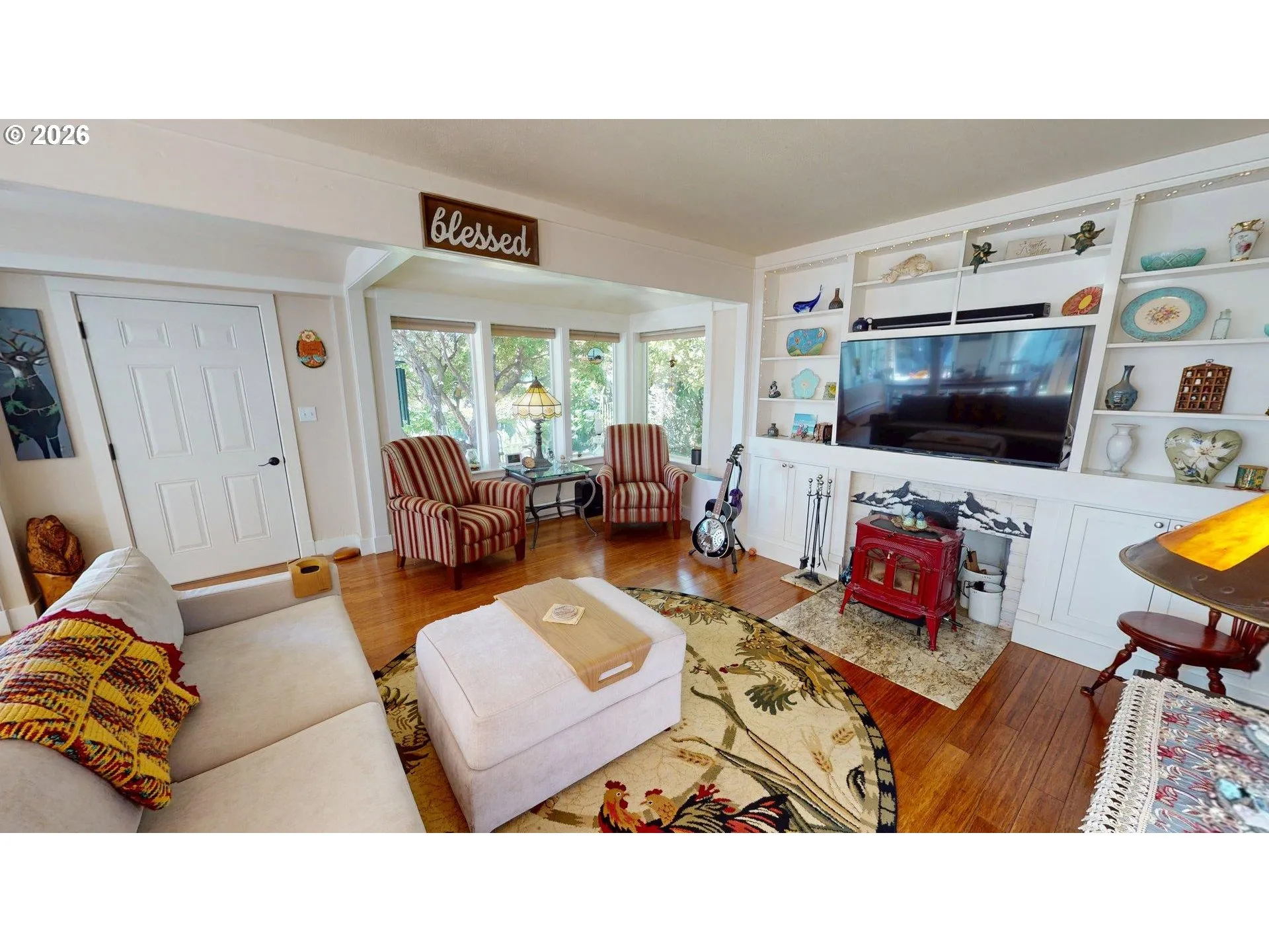Living Room-Built-In Shelving
