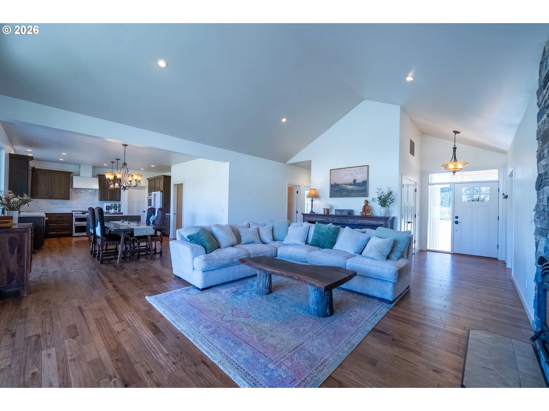 Living Room/Entrance