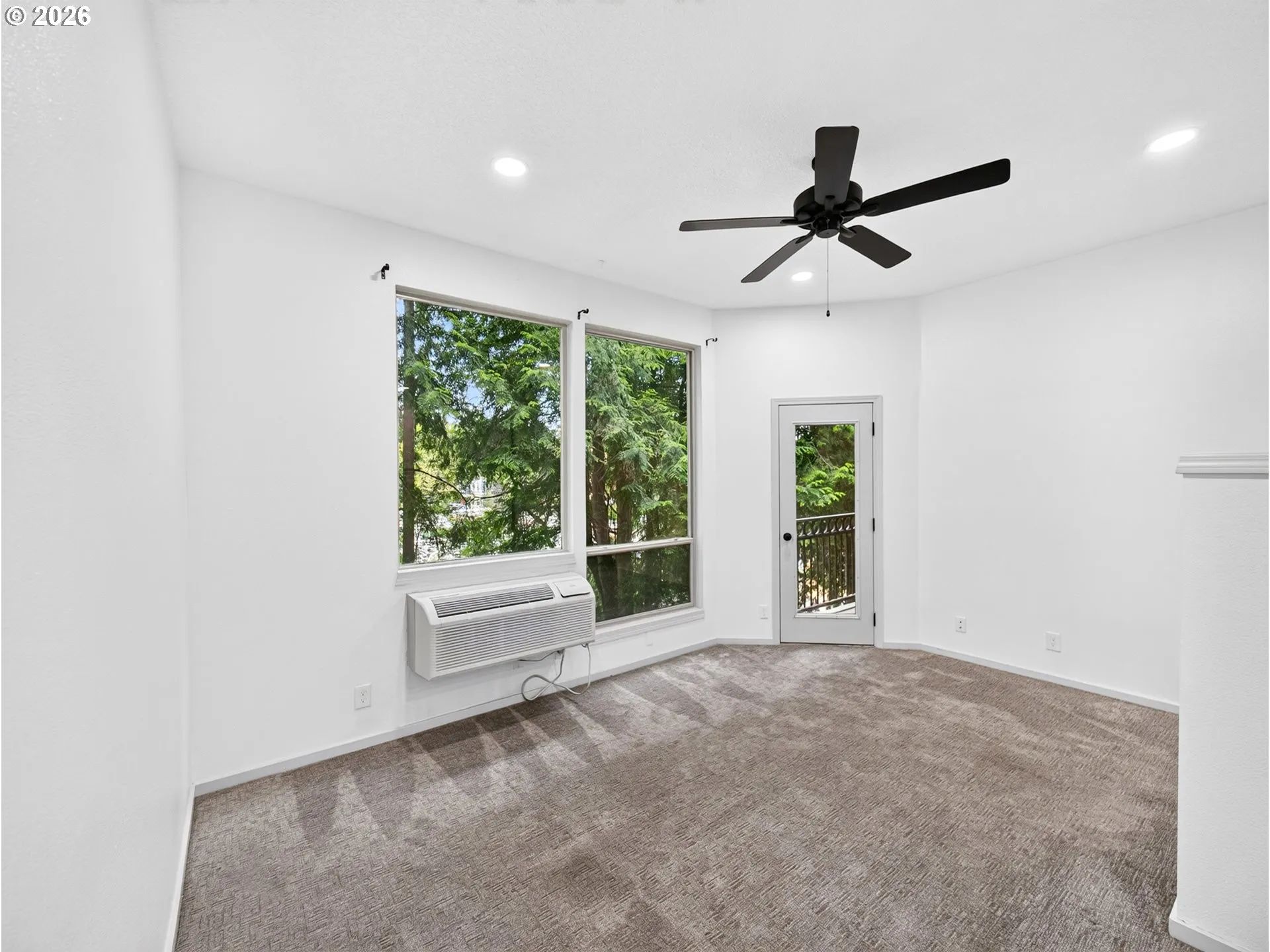 Living Room-Ceiling Fan