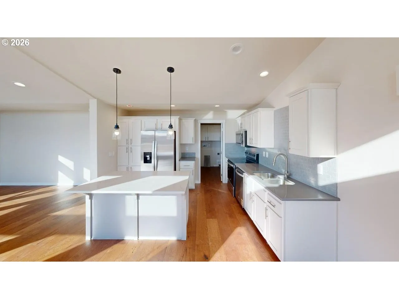 Kitchen-Breakfast Bar