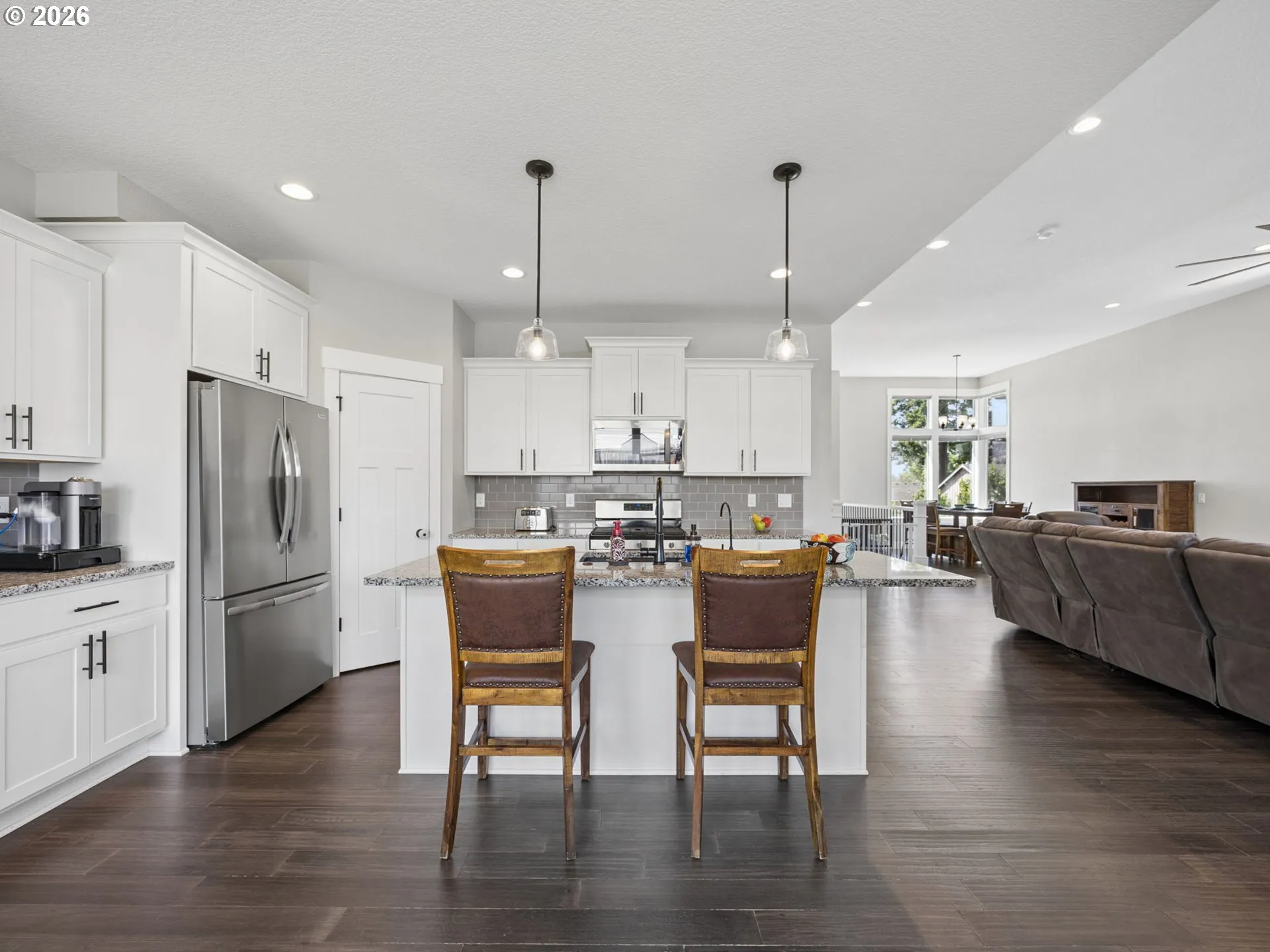 Kitchen-Breakfast Bar