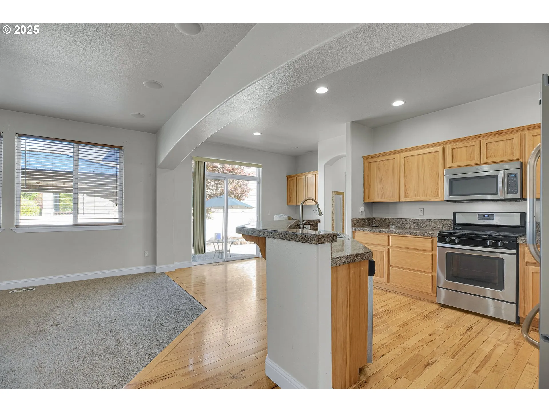 Kitchen-Breakfast Bar