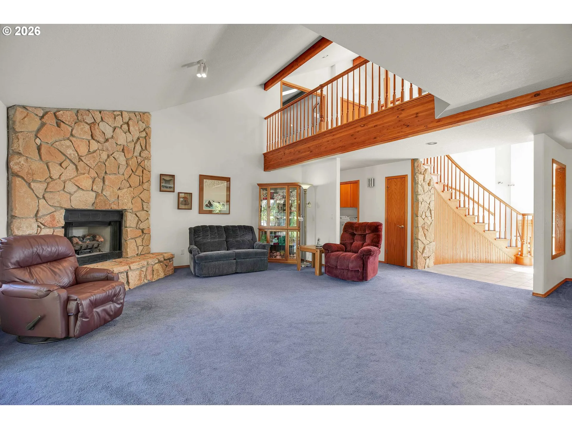 Living Room-Vaulted Ceilings